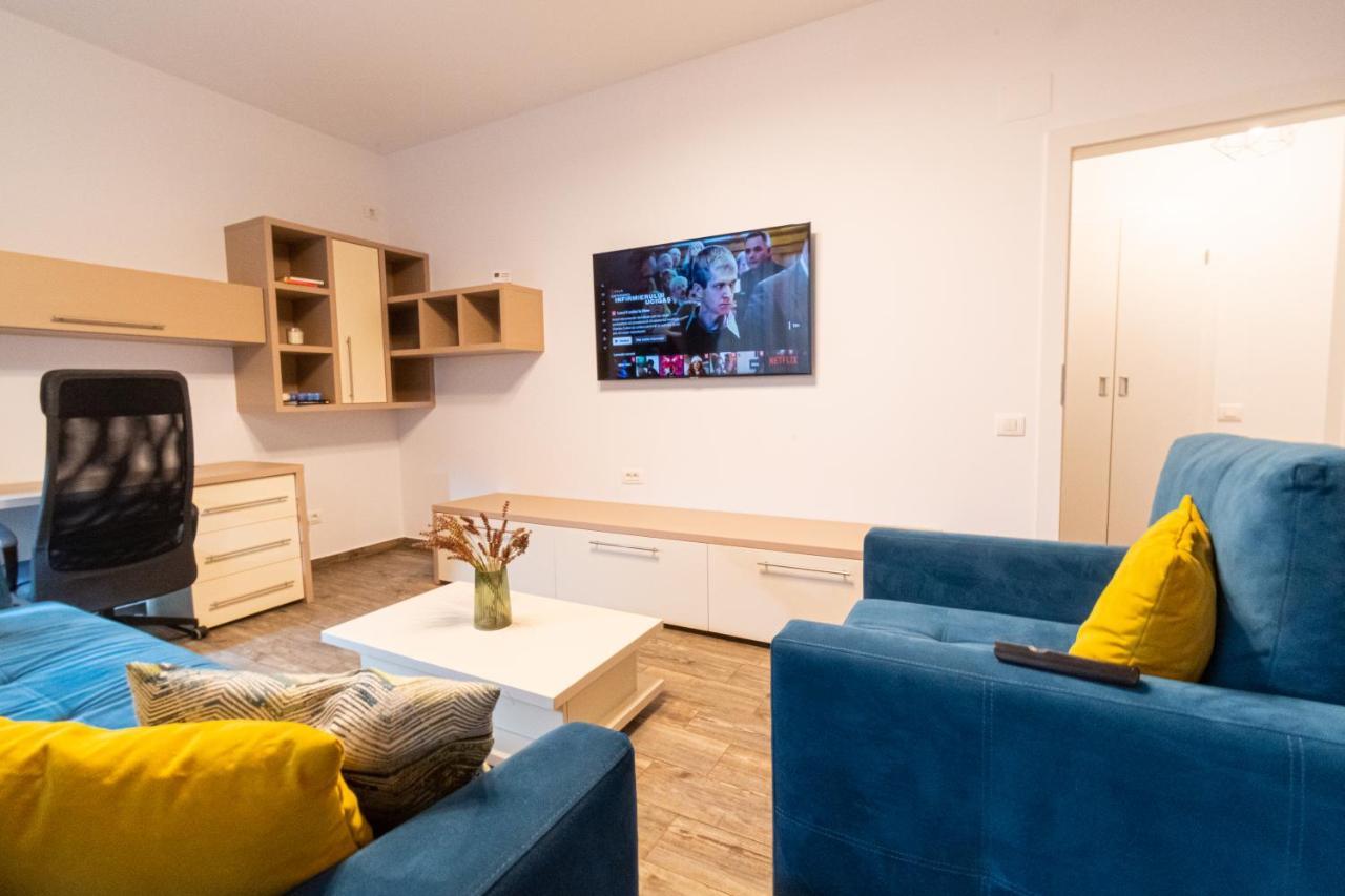 Yan Apartment - Near Mall & Free Private Parking Braşov Dış mekan fotoğraf
