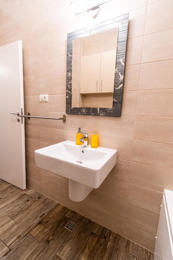 Yan Apartment - Near Mall & Free Private Parking Braşov Dış mekan fotoğraf