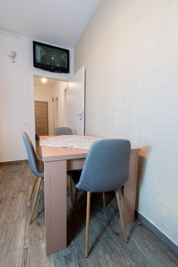 Yan Apartment - Near Mall & Free Private Parking Braşov Dış mekan fotoğraf