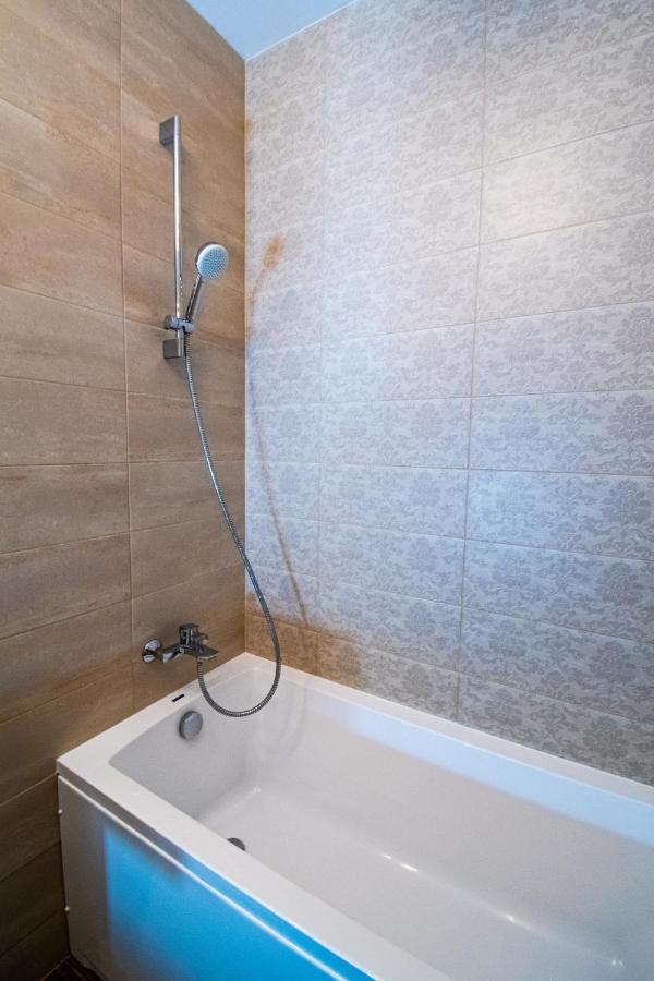 Yan Apartment - Near Mall & Free Private Parking Braşov Dış mekan fotoğraf